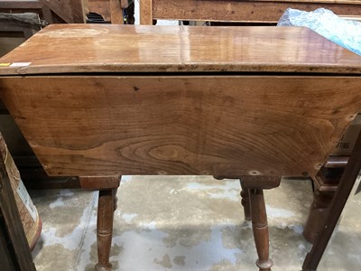 Lot 859 - 19th century elm dough trough with lid on turned legs 82 cm