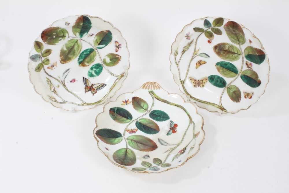 Lot 86 - Set of three Chamberlain's Worcester dishes