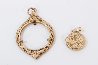 Lot 110 - 9ct gold sovereign pendant mount, 9ct gold chain and 9ct gold locket