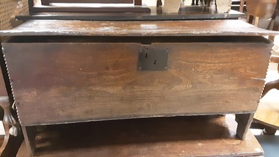 Lot 896 - 17th century elm five plank coffer