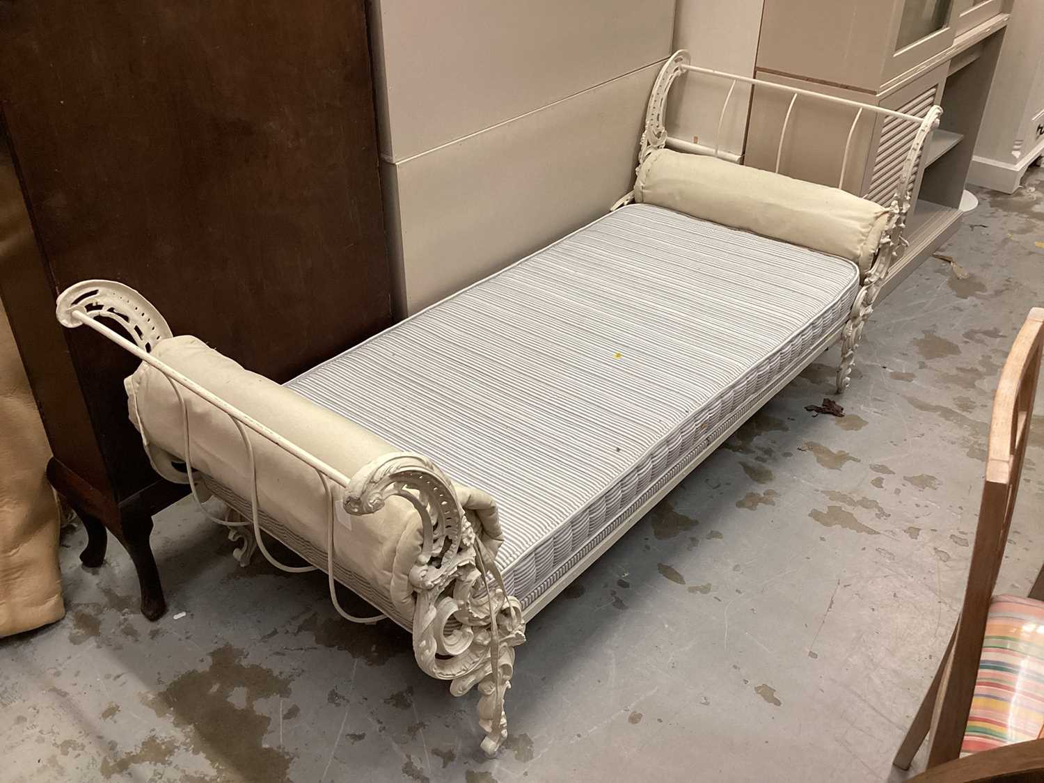 Lot 923 Victorianstyle ornate cast iron day bed