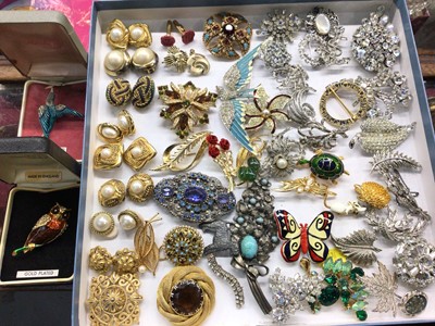 Lot 669 - Collection of vintage brooches and clip on earrings including Trifari gilt metal set