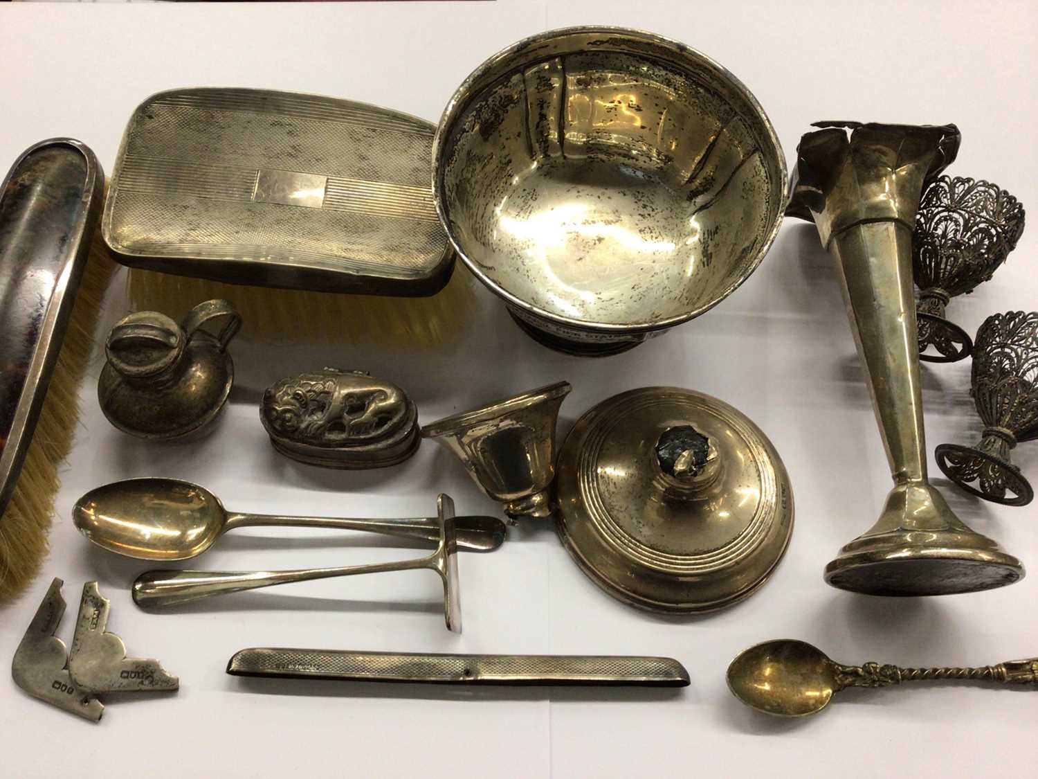 Lot 673 - Group silver and white metal items