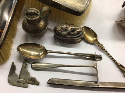 Lot 673 - Group silver and white metal items