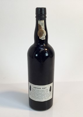 Lot 21 - Port - one bottle, Sandeman 1977