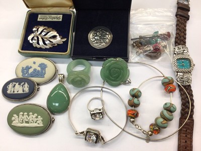 Lot 725 - Group silver and other costume jewellery