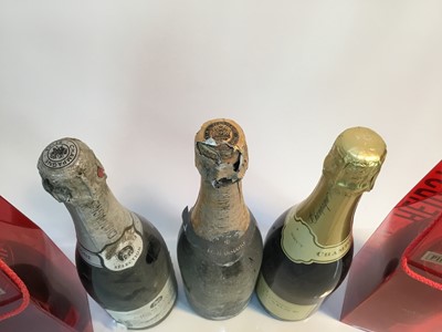 Lot 9 - Champagne - ten bottles, Piper Heidsieck and others
