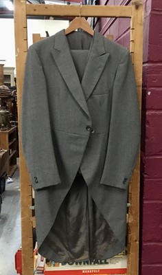 Lot 600 - A quantity of tailor made mens and ladies suits and jackets, to include Ralph Lauren Barbour and Buckleigh. Approximately 26.