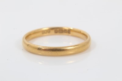 Lot 244 - 22ct gold wedding ring