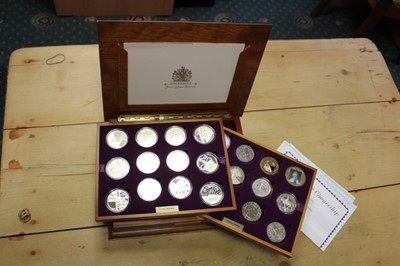 Lot 669 - G.B. - Royal Mint silver Crown 'Elizabeth II Golden Jubilee Part Collection'