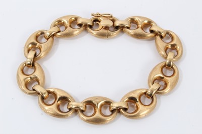 Lot 254 - 18ct gold mariner link bracelet