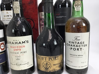 Lot 38 - Port - twelve bottles, assorted to include Dow's, Croft, Graham's and others