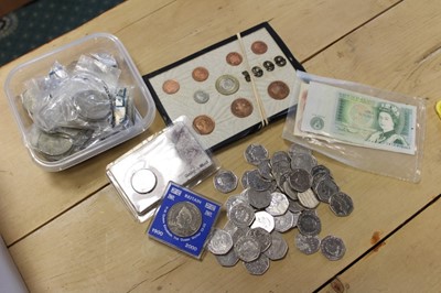 Lot 661 - G.B. - Mixed cupro-nickel to include 50p's Peter Rabbit, Beatrix Potter, Sherlock Holmes etc. and other coinage