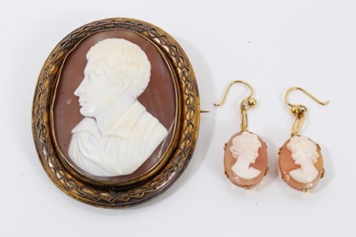 Lot 346 - 19th century rotating cameo brooch and pair cameo earrings in 9ct gold mounts