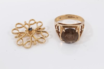 Lot 97 - Group of 9ct gold jewellery to include three gem set dress rings, eternity ring, wedding ring and a brooch