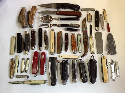 Lot 2612 - A good collection of pen knives, including a folding fork, spoon and knife with horn handles in soft case, ivory and horn handled knives, etc