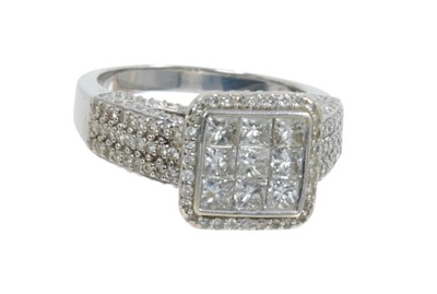 Lot 498 - 14ct white gold and diamond cluster ring