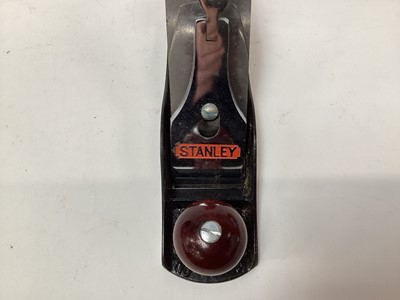 Lot 2619 - A Stanley no. 4 plane, 9 3/4 x 2in, and a Record no. 4 plane, 9 x 2in, both in original boxes