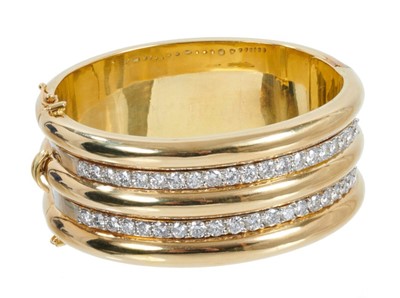 Lot 406 - Fine quality diamond and 18ct white and yellow gold cuff bangle