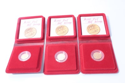 Lot 617 - G.B. - Gold proof Half Sovereigns Elizabeth II 1980 x 3 (N.B. Cased with Certificates of Authenticity) (3 coins)