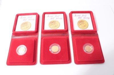 Lot 628 - G.B. - Gold proof Half Sovereigns Elizabeth II 1980 x 3 (N.B. Cased with Certificates of Authenticity) (3 coins)