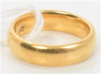 Lot 639 - Gold (22ct) wedding ring (London 1925). Ring...