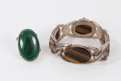 Lot 131 - Silver tiger's eye bracelet and large oval malachite silver ring