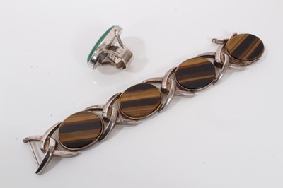Lot 131 - Silver tiger's eye bracelet and large oval malachite silver ring