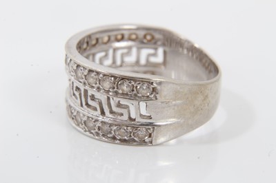 Lot 132 - 9ct white gold Greek key pierced design ring with borders of synthetic white stones