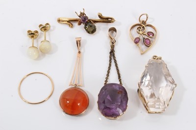 Lot 136 - Group gold and yellow metal jewellery