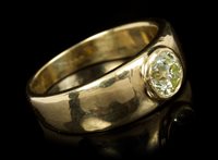 Lot 651 - Gold (18ct) diamond ring, the old cut diamond...