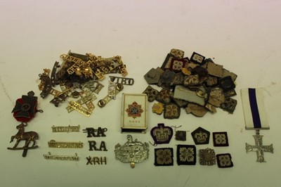 Lot 735 - Large collection of British and other military cap badges (1 box)