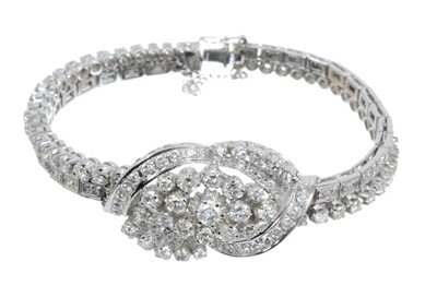 Lot 408 - Diamond bracelet in 18ct white gold setting