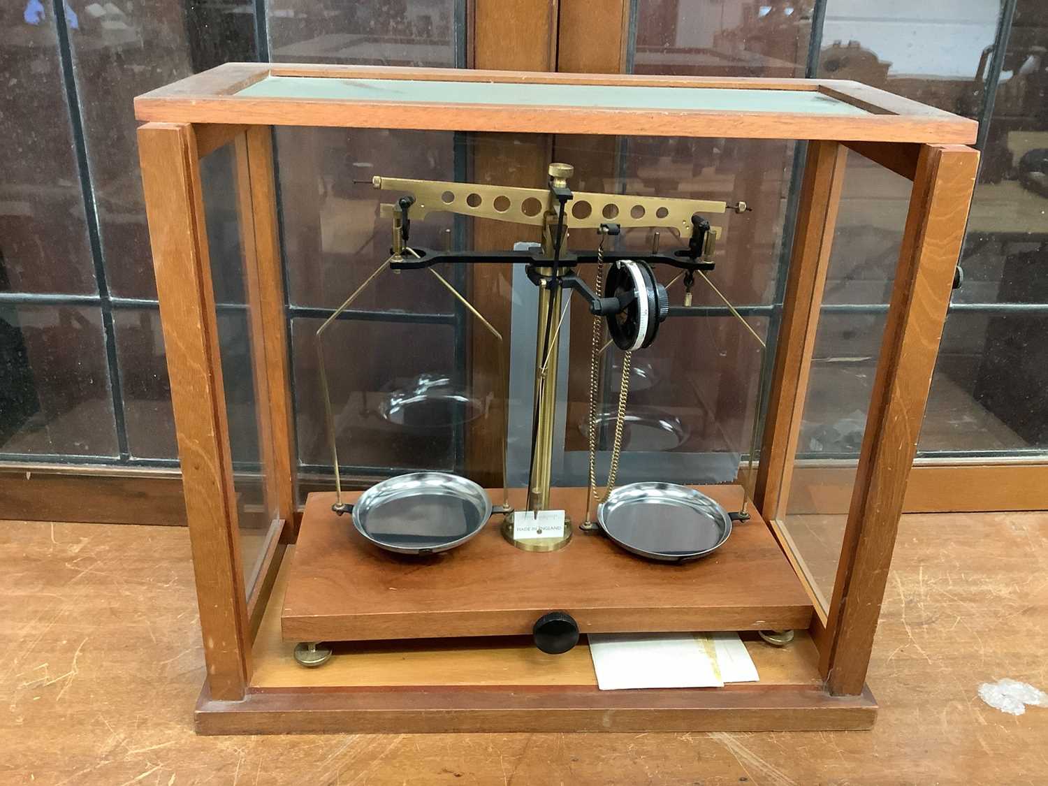 Lot 2686 - Chemical balance scales in wood and glass case