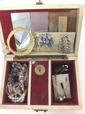 Lot 181 - Group vintage jewellery and bijouterie within various jewellery boxes