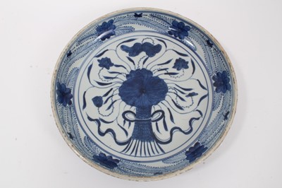 Lot 189 - Chinese blue and white porcelain dish, decorated with floral motifs