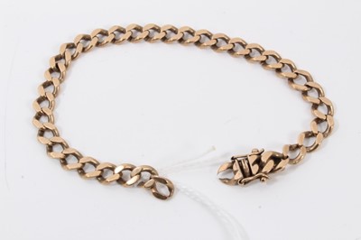 Lot 192 - Gold (333) curb link bracelet (broken)