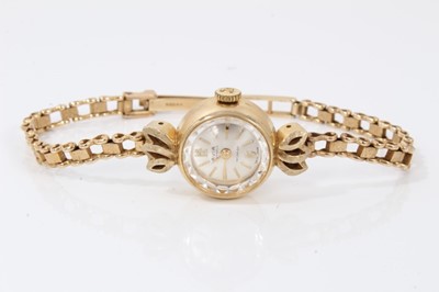 Lot 216 - 9ct gold vintage ladies Avia wristwatch on 9ct gold bracelet