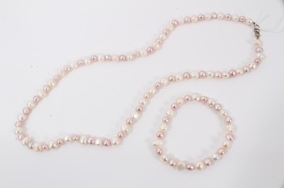 Lot 227 - Pink and white fresh water pearl necklace and matching bracelet