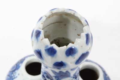 Lot 70 - Chinese blue and white tulip vase