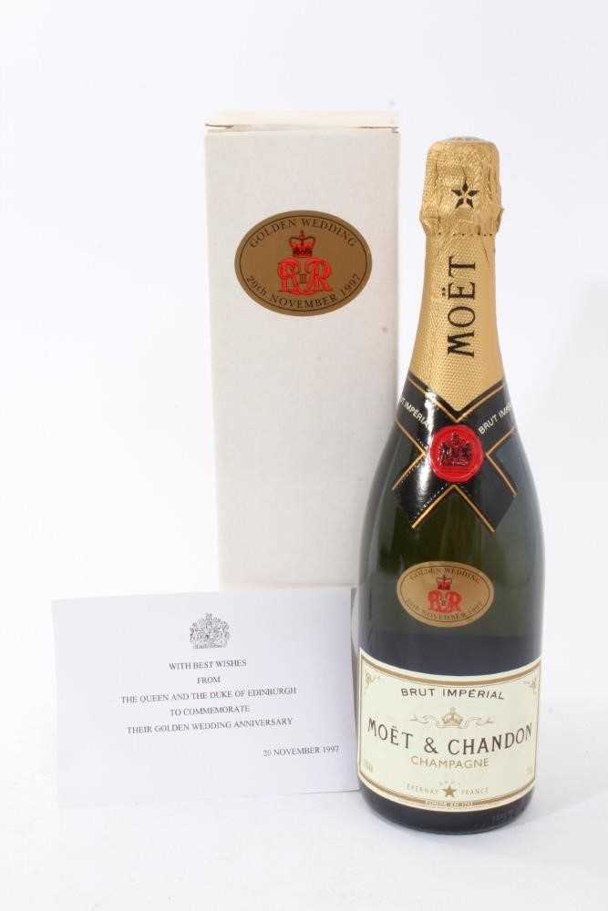 Lot 78 - Moët & Chandon Bottle of champagne and