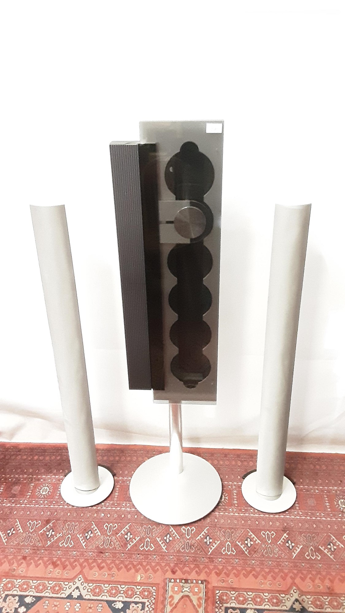 Lot 2383 - Good quality Bang & Olufsen Beosound 9000