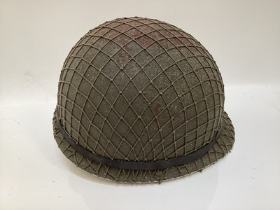 Lot 769 - Argentinian M1 steel helmet complete with camouflage painted finish, net, liner and chinstrap, believed to be a Falklands War trophy.