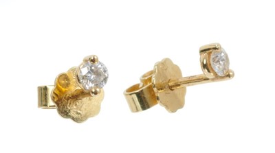 Lot 435 - Pair of diamond single stone stud earrings