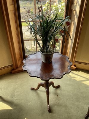 Lot 1020 - Georgian mahogany and later carved tripod table