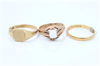 Lot 753 - Gold (18ct) signet ring, gold (9ct) signet...