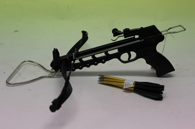 Lot 958 - Modern Pistol grip crossbow with bolts- 85 lbs pull weight