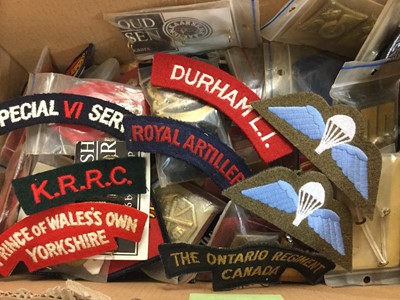 Lot 865 - Lot cloth patches,badges, buttons and sundry militaria