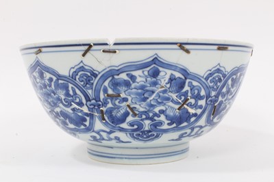 Lot 181 - Chinese blue and white porcelain bowl
