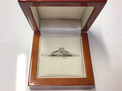 Lot 7 - Platinum princess cut diamond solitaire ring